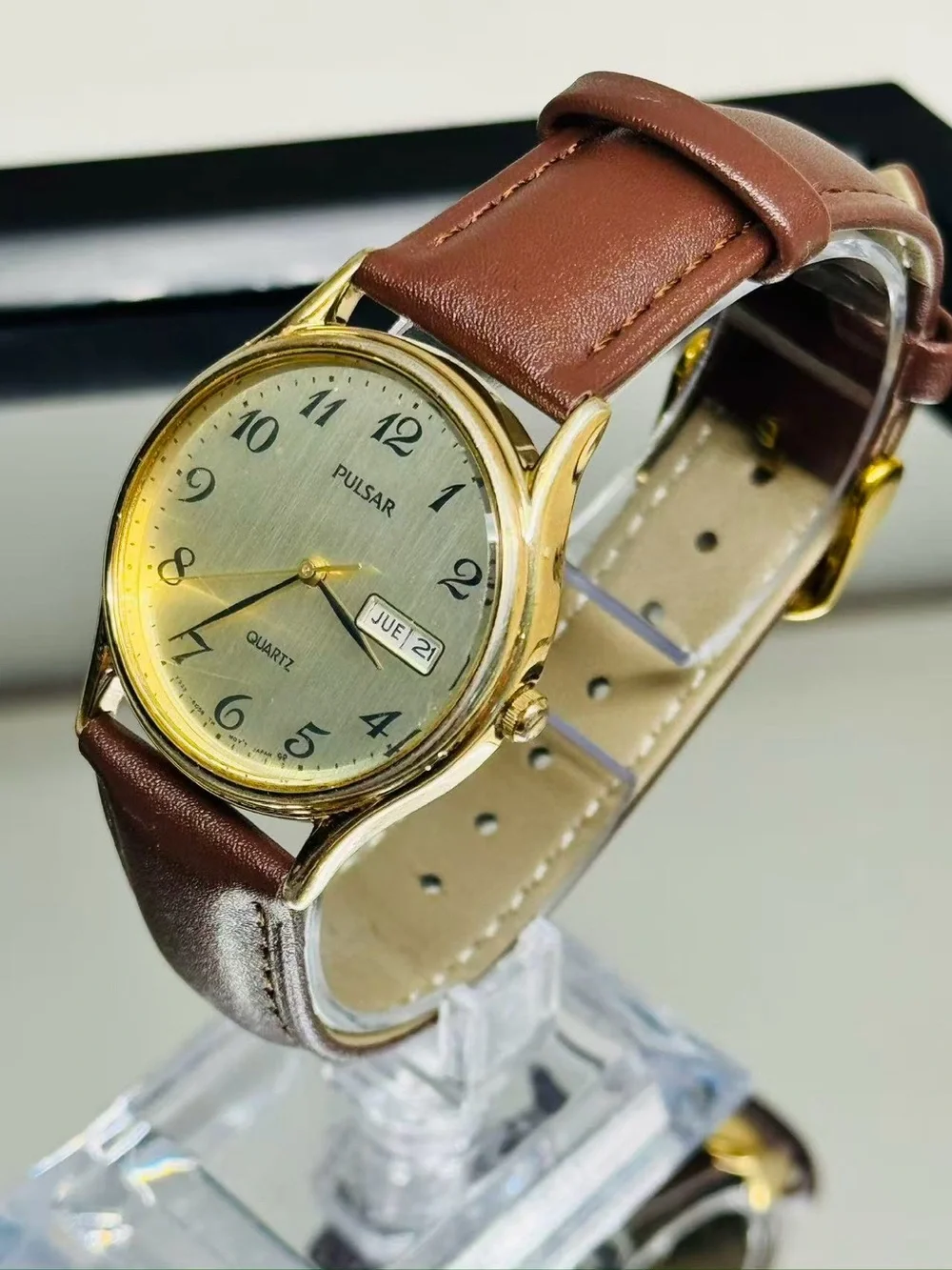 Vintage Pulsar Men’s Quartz Watch Gold Tone 31mm Day Date New Battery Runs